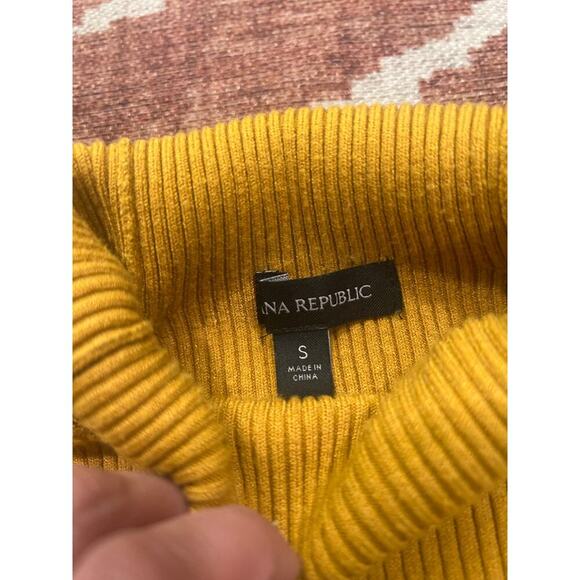 Banana Republic Women’s Flare Sleeve Sweater Mustard Viscose Rayon Small - Picture 9 of 11